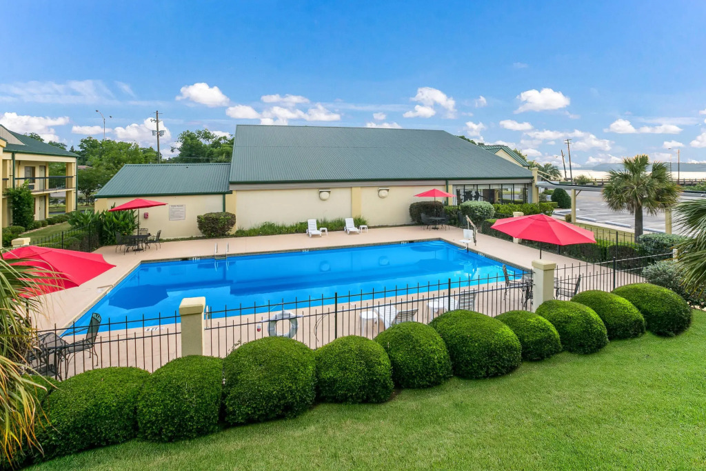 Quality Inn & Suites near Lake Eufaula