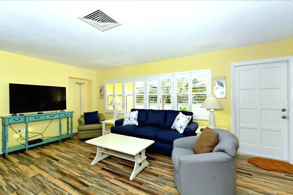 Surf Rider's Cottage 2 Bedrooms 1 Bathroom Condo
