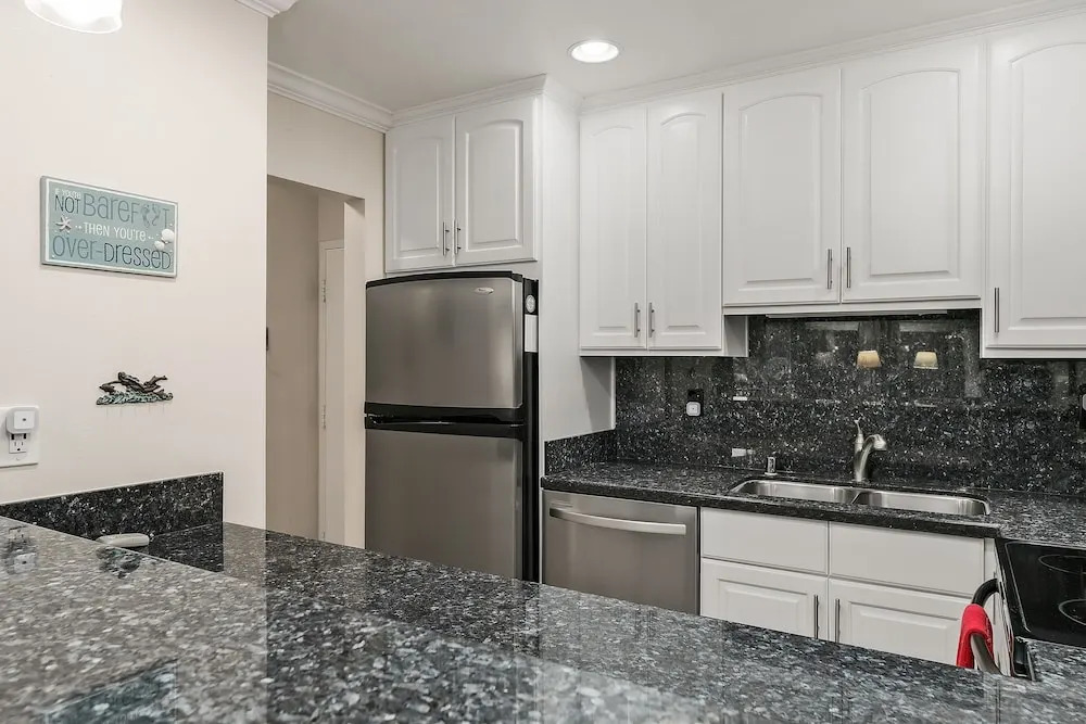 All-suite Pierside W/ Ocean-view Balconies 2 Bedroom Condo