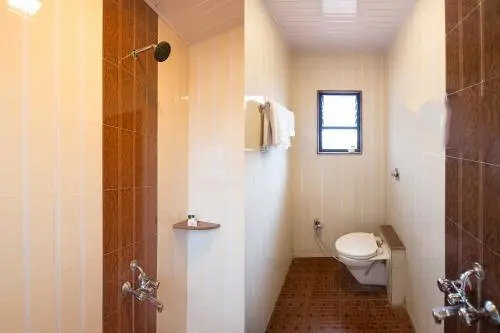 OYO 9906 Hotel Hill Top House