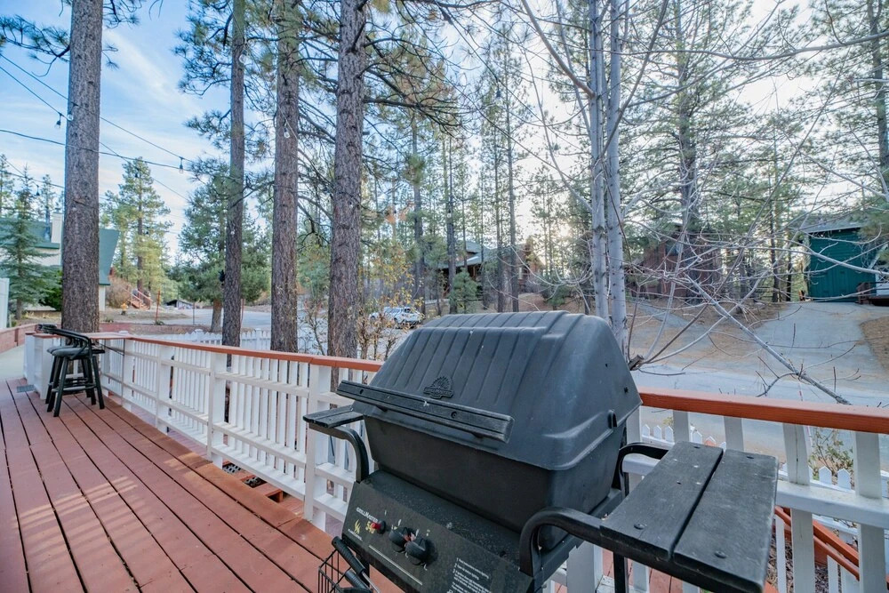 Fox Pines Retreat - Open Floor Plan With Foosball, Ping Pong, And A Hot Tub! 3 Bedroom Cabin