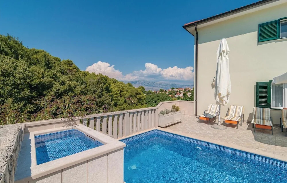 Amazing Home In Supetar