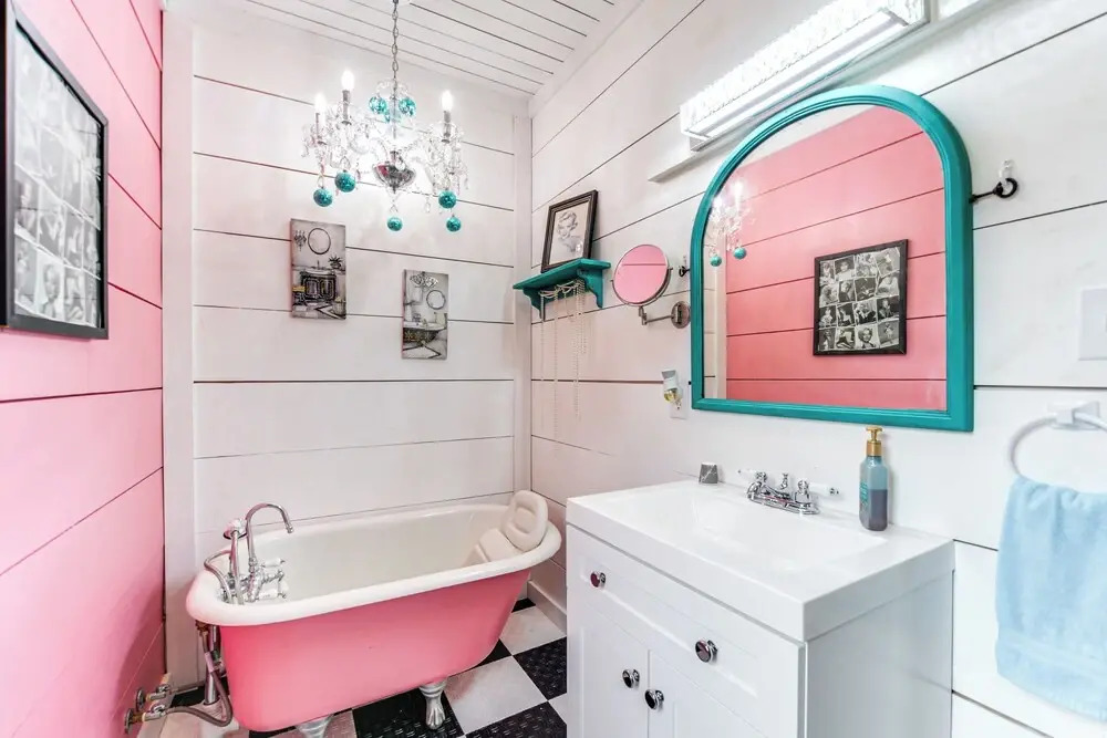 Fifties Diner-style Llano Home w/ Shared Fire Pit
