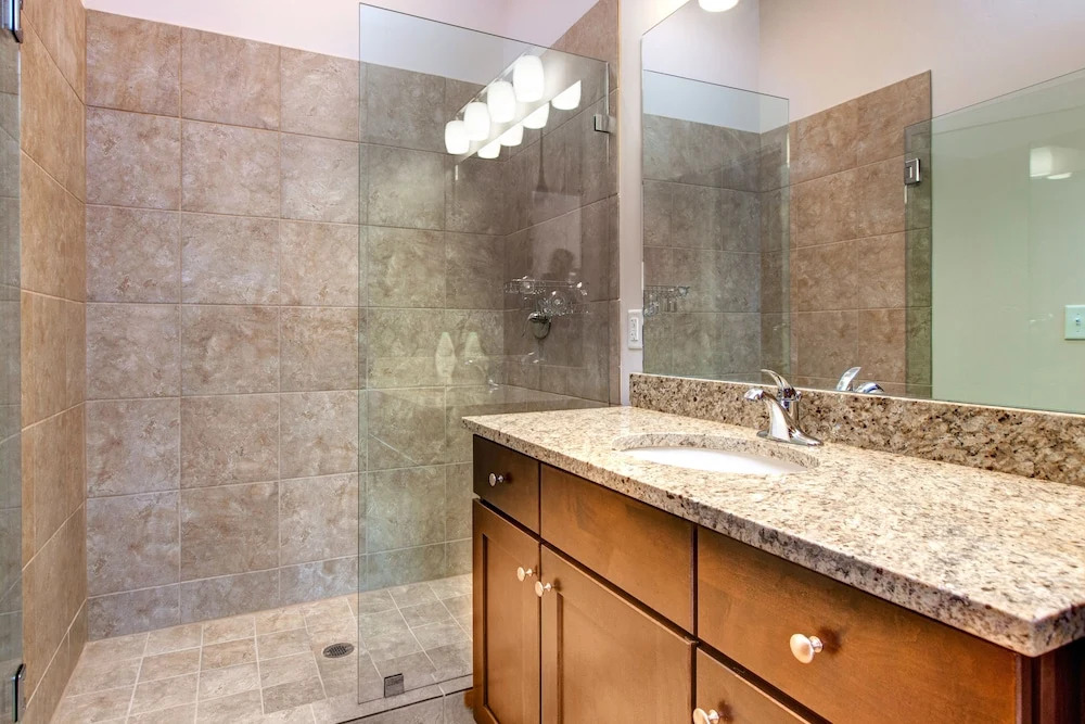 Polished 2br Park City  2 Bedroom Condo
