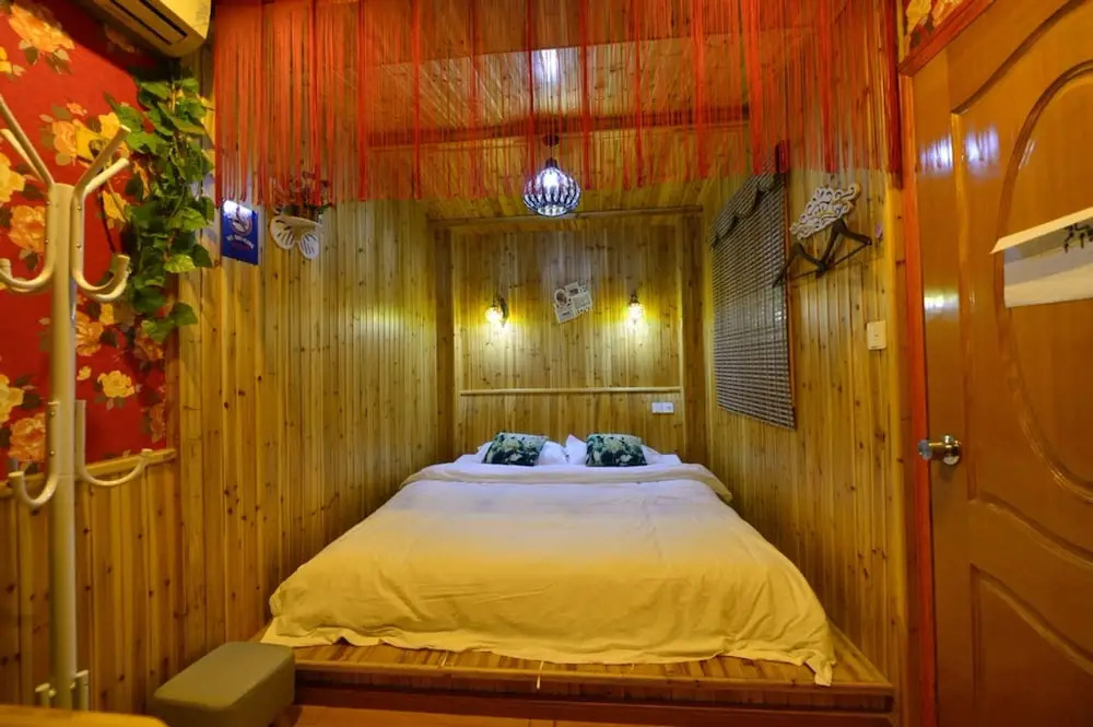 Wuzhen Pomegrante Garden Hotel