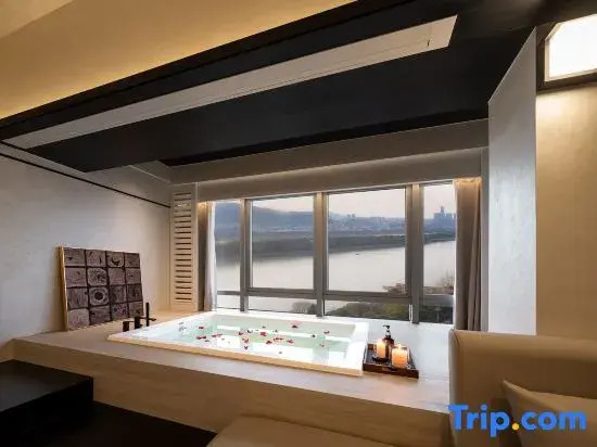 Jusong 1925 Jiangjing Hotel (Changsha Wuyi Square Bishahu Subway Station Branch)