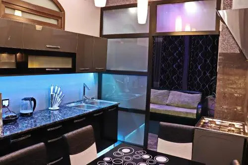 Golden Point Apartments
