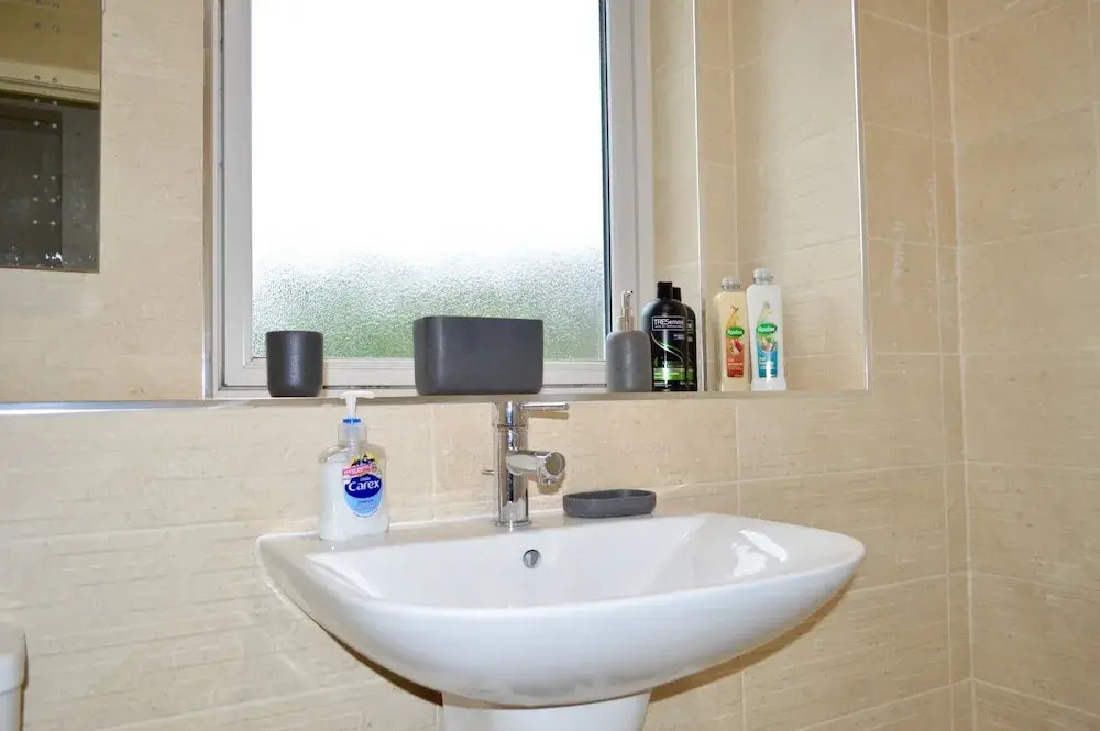 Spacious and Light 3 Bedroom Flat in Scenic Canonmills