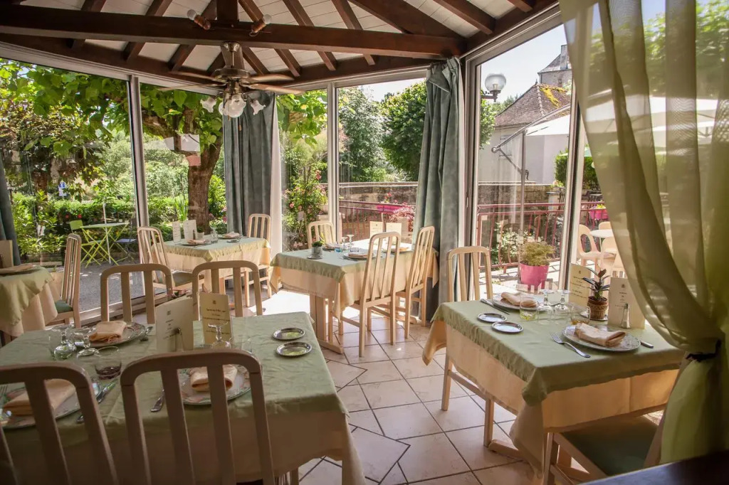 Logis Hotels - Auberge de lÎle - Hôtel 3 étoiles et Restaurant