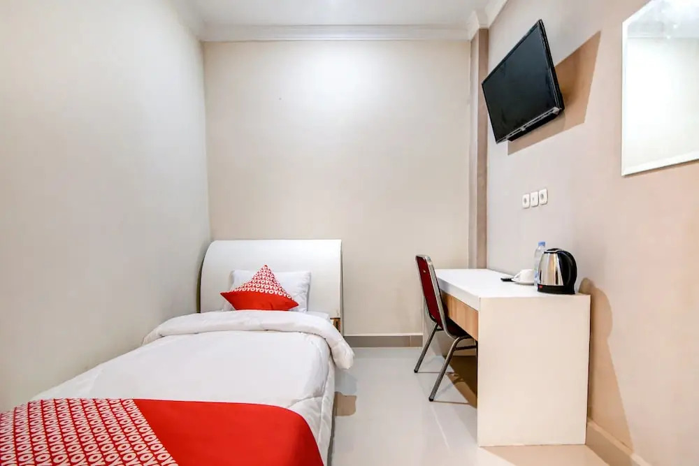 RedDoorz Hotel Baaraka near Living World