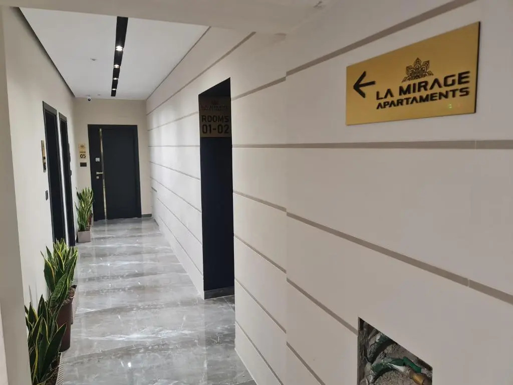 La Mirage Apartment 04