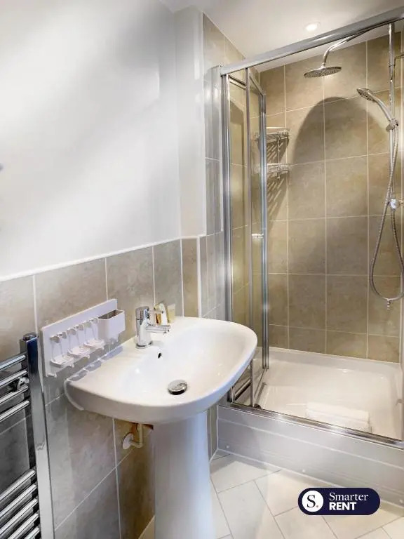 Wokingham - 2 Bed House with Garden