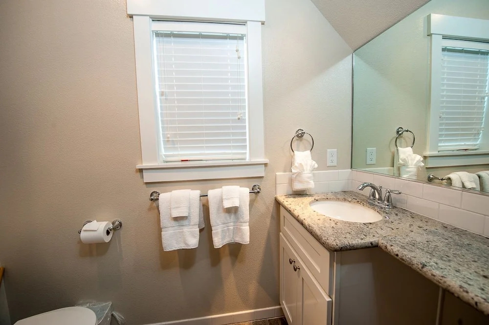 Bit of R'n R 3 Bedrooms 3.5 Bathrooms Home
