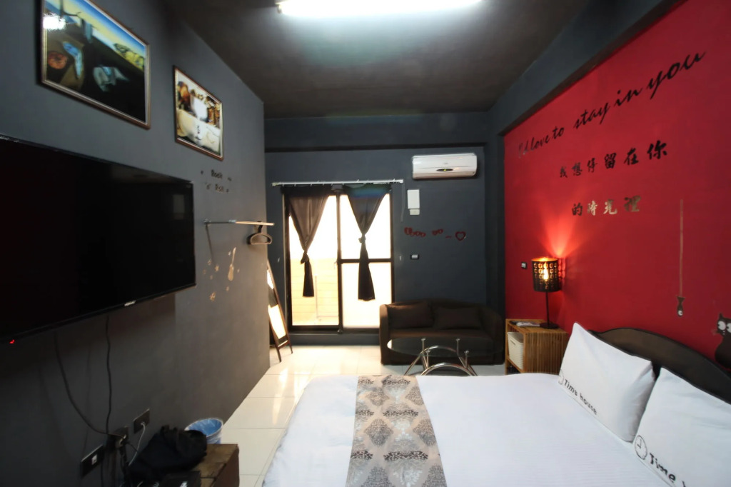 l墾丁antique包棟民宿l四臥室十人包棟l ktv l麻將l烤肉l廚房l零九壹伍陸柒陸柒陸零預訂l禁止寵物l