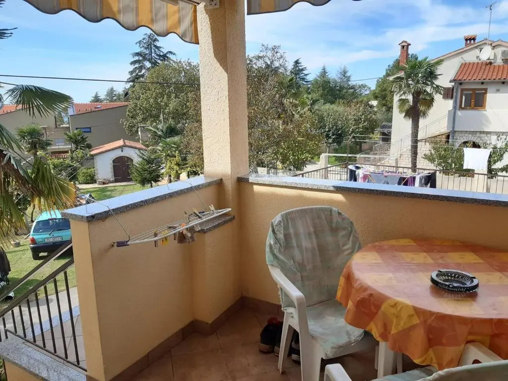Apartment Banko A6 with Large Garden Near the Sea