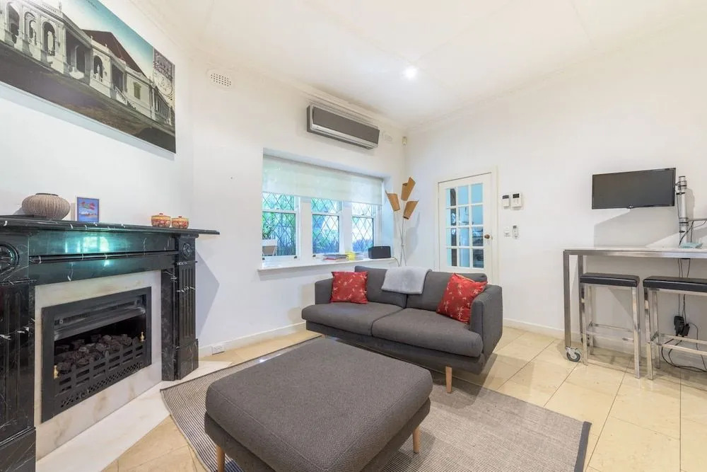 Exquisite 4 Bedroom House with Pool