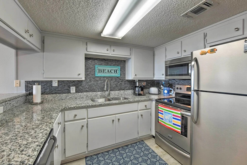 Stylish Gulf Shores Getaway w/ Dock Access!