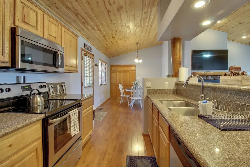 16 Mi to Sitgreaves: Overgaard Cabin w/ Porch