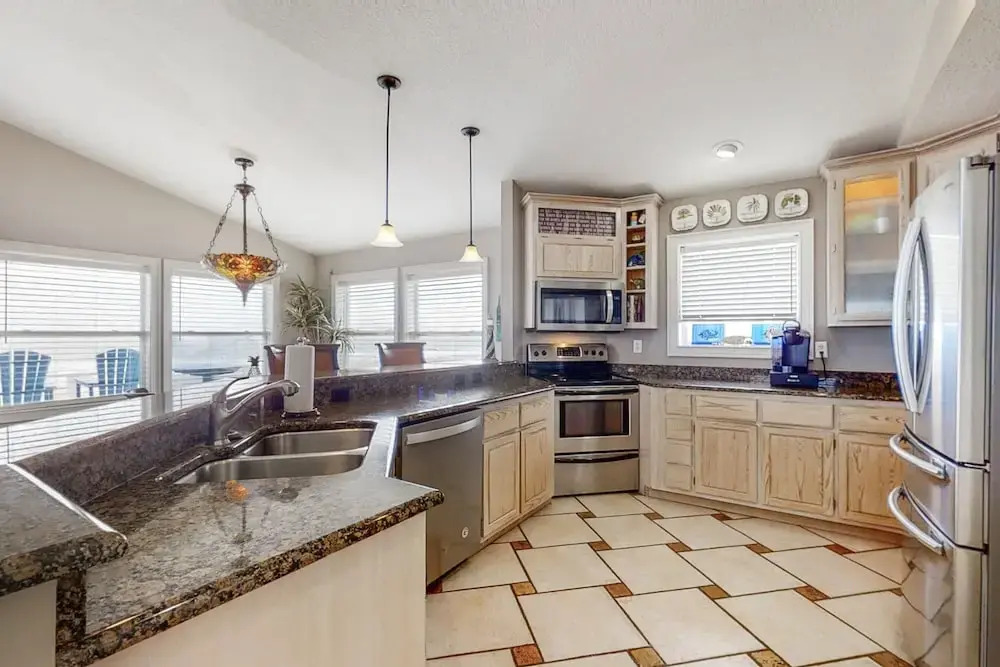 Spacious Beachfront Home W/deck, Balcony, Central A/c, Washer/dryer, and Wifi