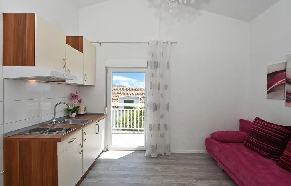 Awesome Apartment in Okrug Gornji With Wifi and 1 Bedrooms