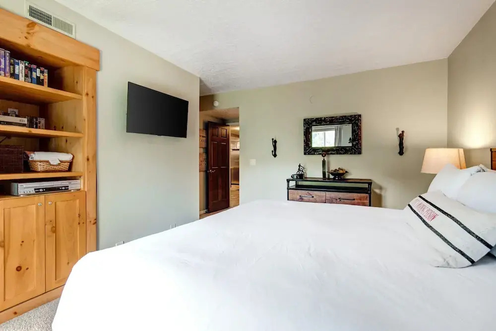 Park Station 140 2 Bedroom Condo by RedAwning