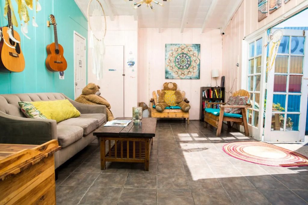 ITH San Diego Beach Bungalow Surf Hostel