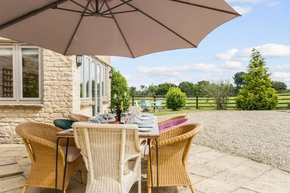 Spacious & Stylish Cotswold Family home