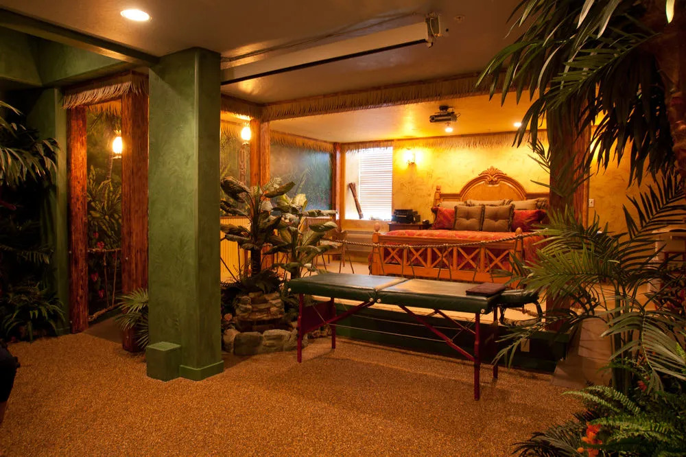 Destinations Inn Theme Rooms