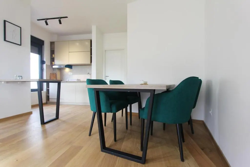 Minimalist stylish 1 BR apartment in Tre Group