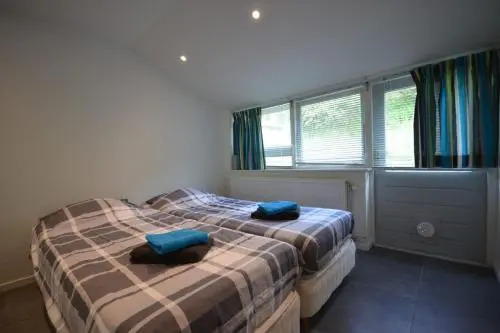 Annes Family Home with private parking