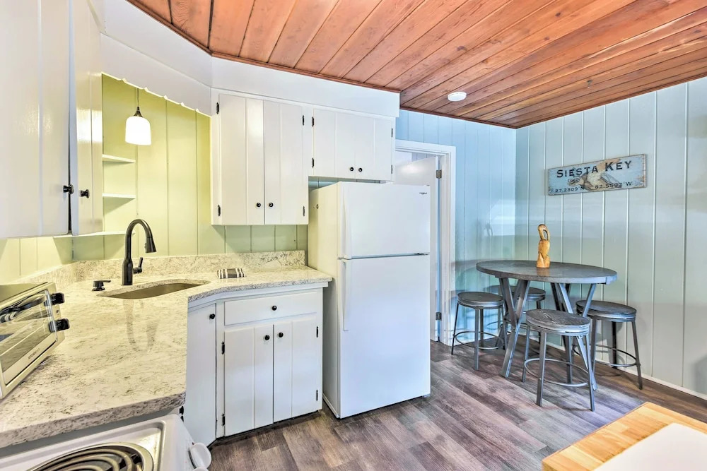 Remodeled Siesta Key Escape Walk to the Beach!