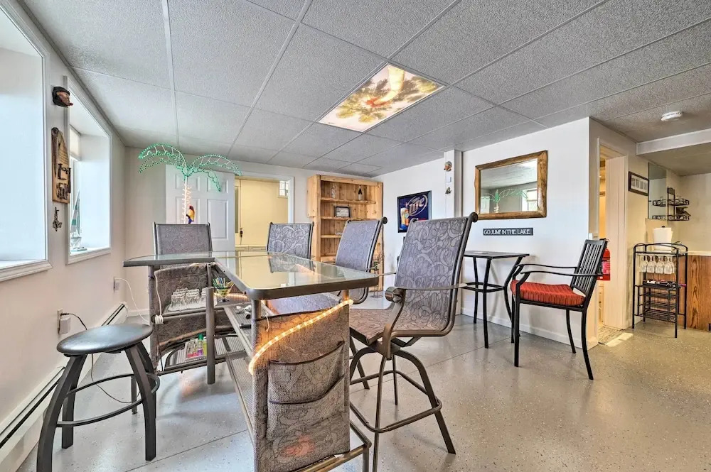 Spacious Lakefront Home w/ Sunroom & Bar