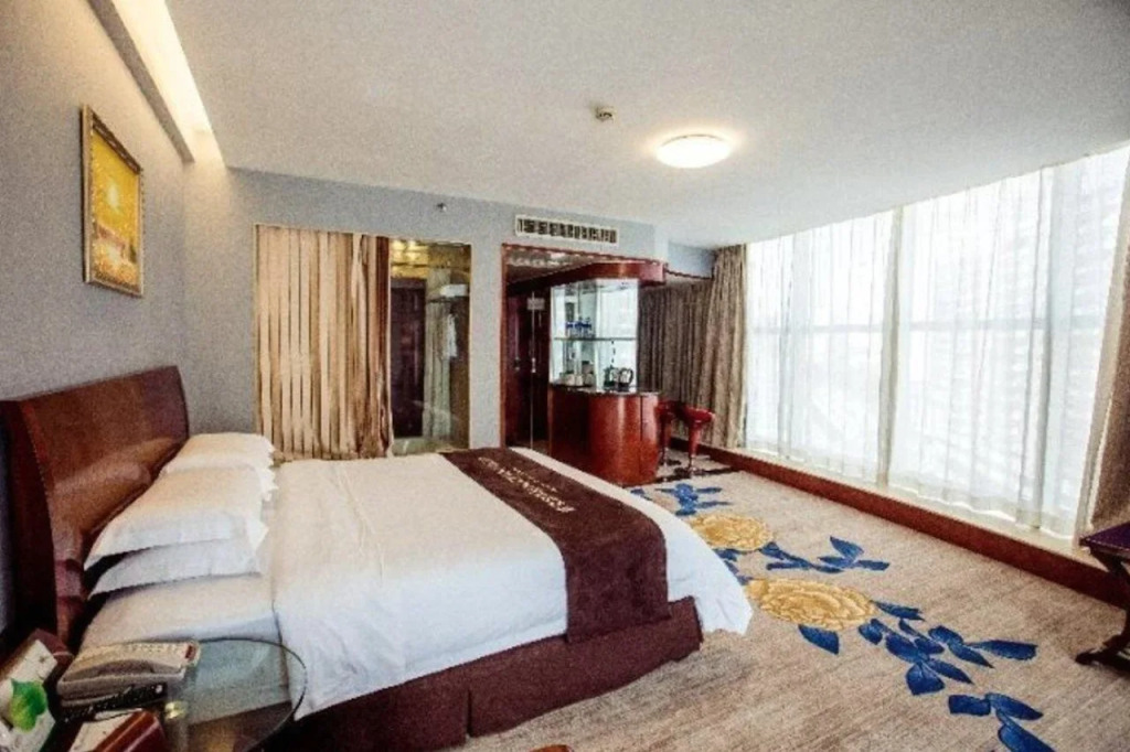 Home Fond Luohu