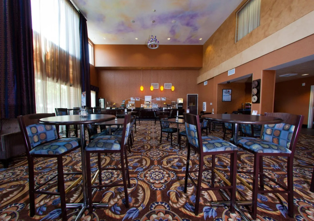 Holiday Inn Express & Suites Sacramento NE Cal Expo by IHG