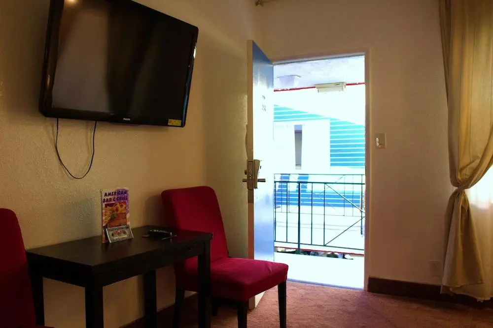 Tradewinds Airport Hotel
