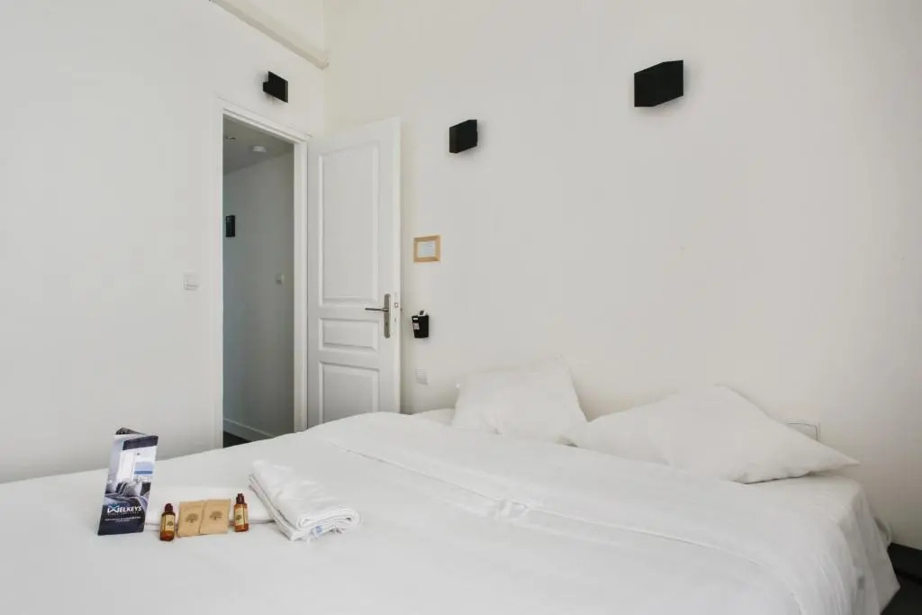 Bright flat classified with 2 in the centre of Cassis - Welkeys