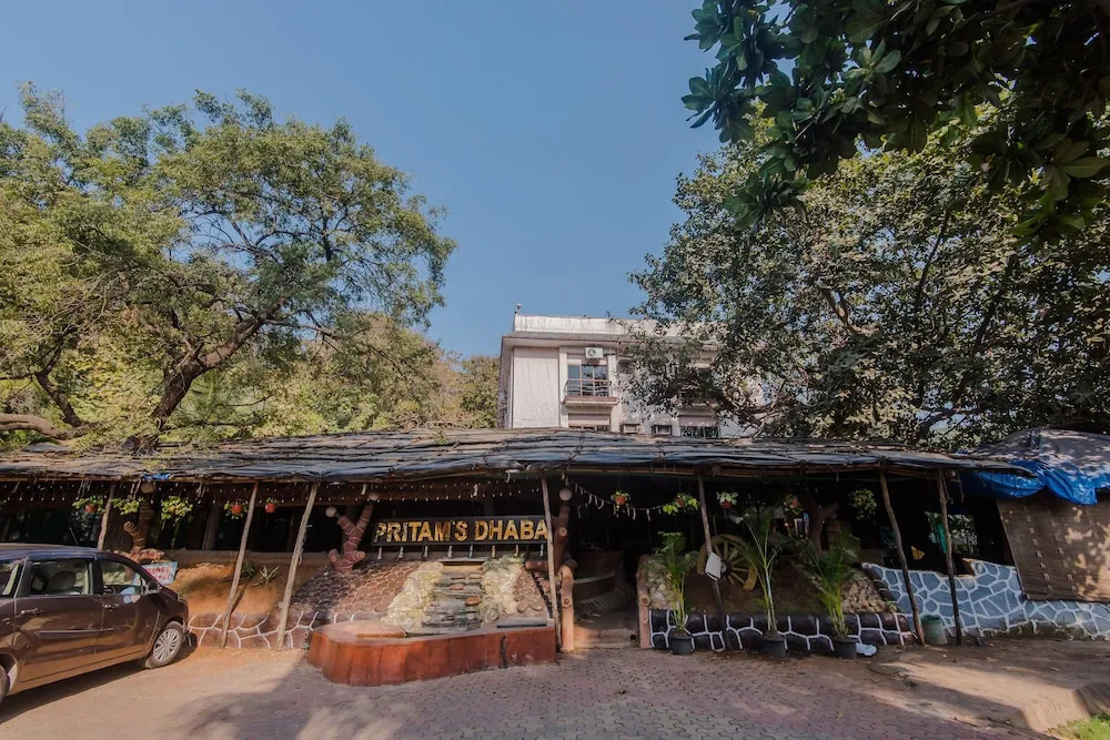 OYO 10382 Hotel Saffron Suites