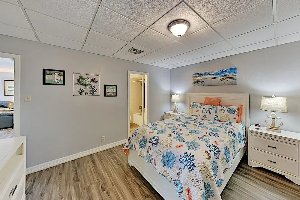 Updated Getaway W/ Pool, Hot Tub & Epic Bay Views 2 Bedroom Condo