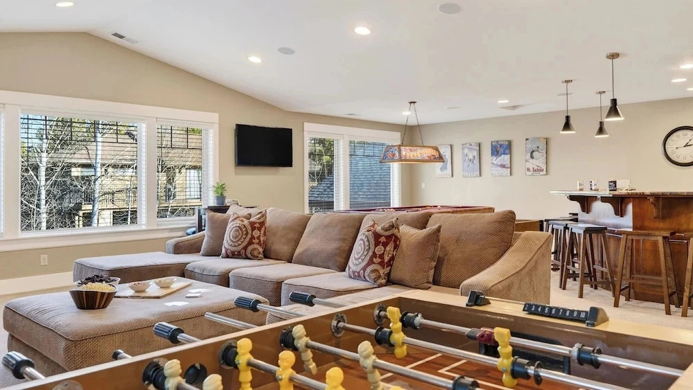 Mulligan Estate by Avantstay Sunriver Retreat + Hot Tub + Game Room + Bikes + Near Trails & Golf