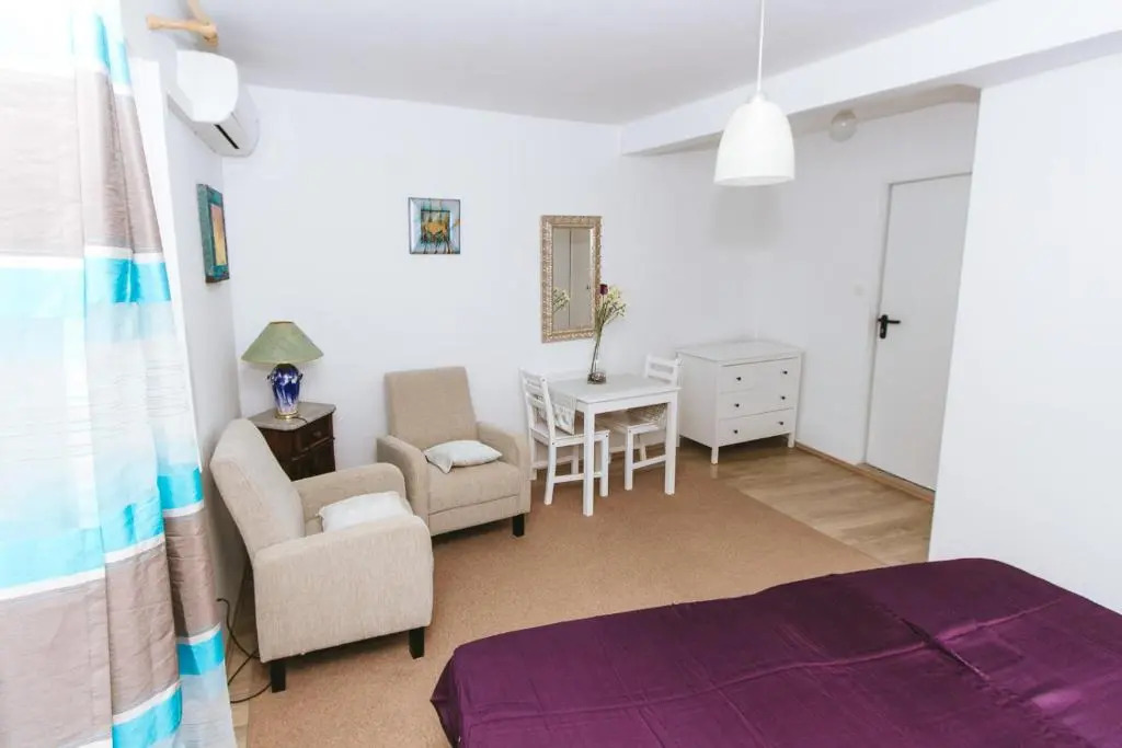 Apartments and Rooms Ille