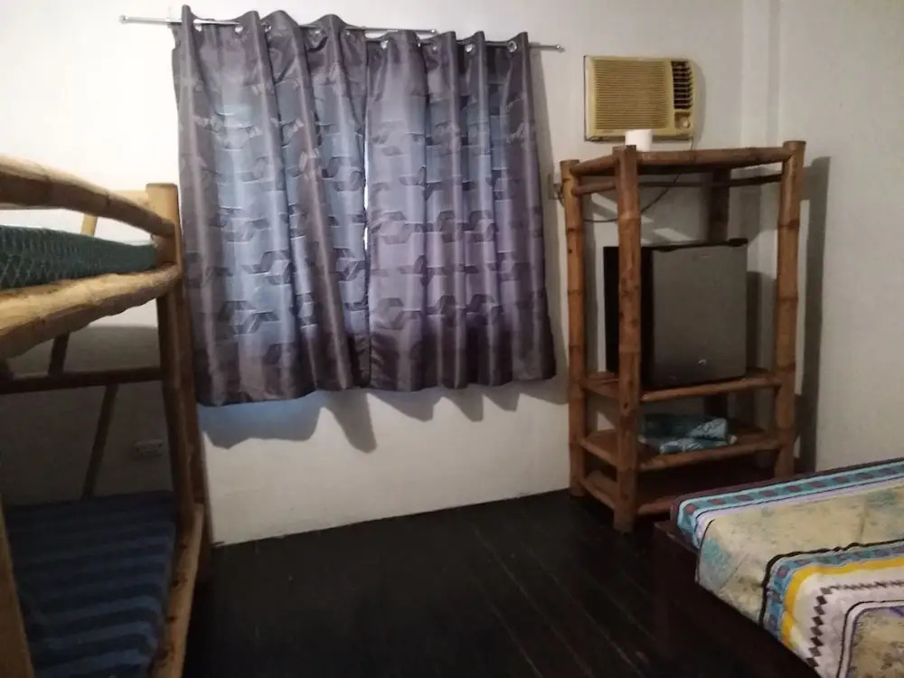 Deden's Pizzeria and Guesthouse - Moalboal Panagsama