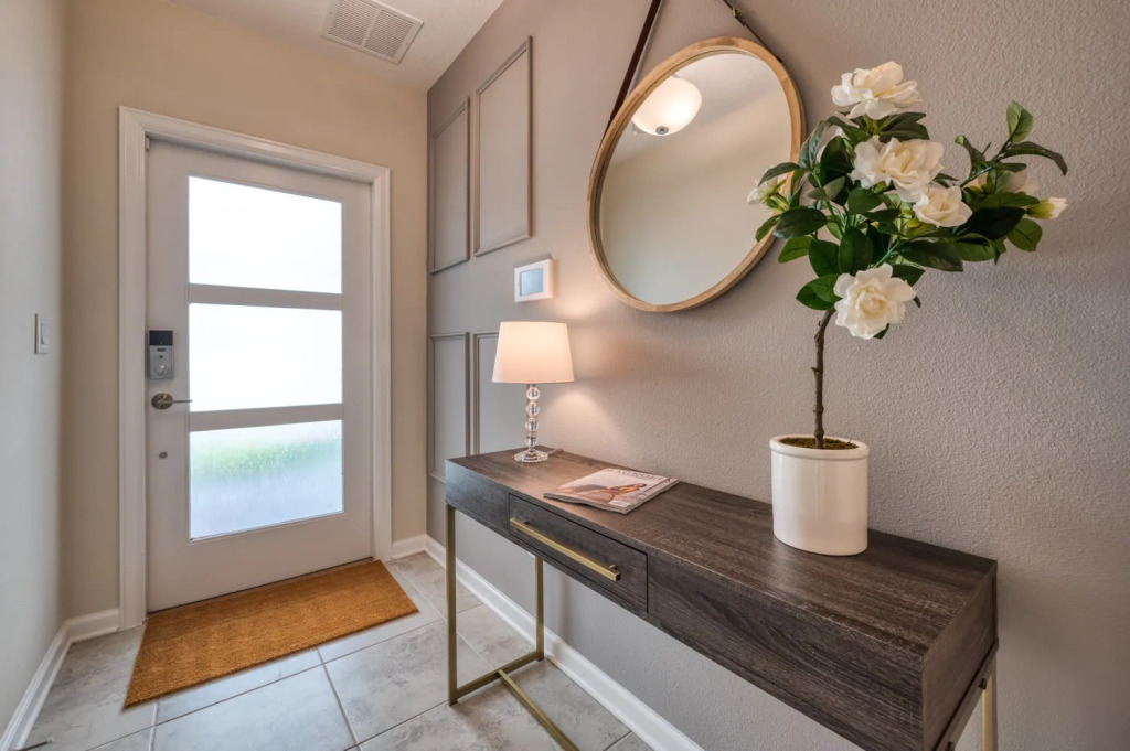 Modern Condo with themed bedroom Mickey near Disney