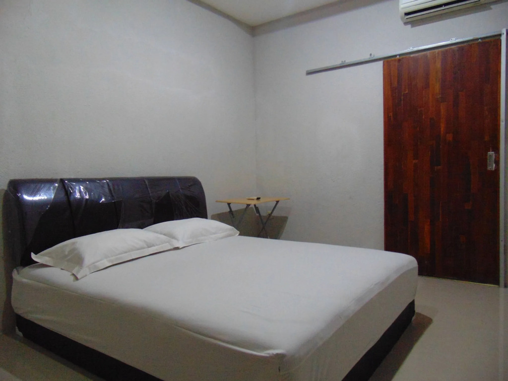 Room 868