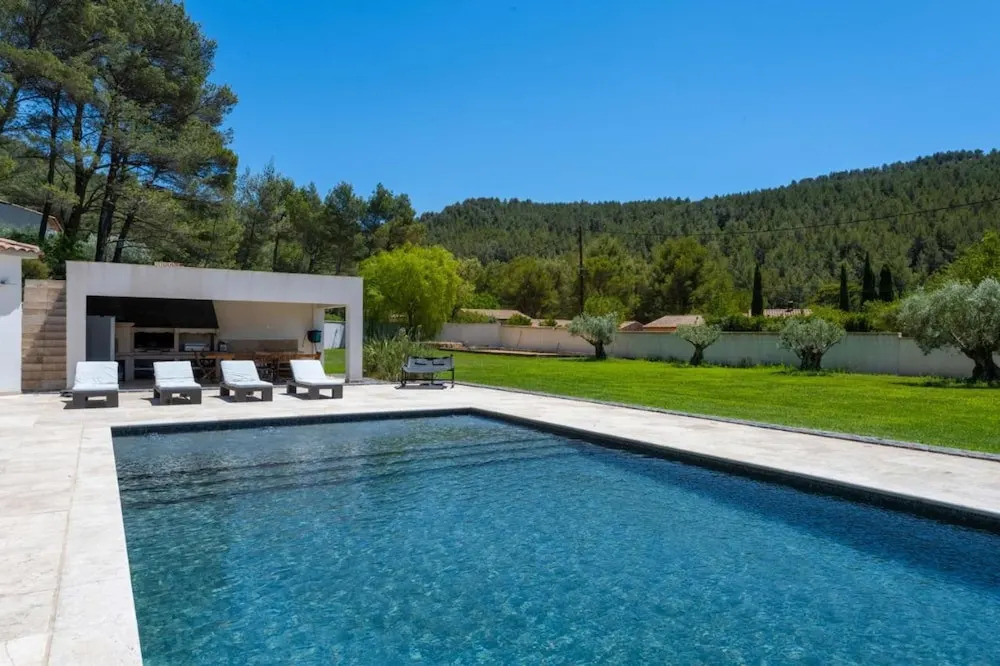 Villa With Heated Swimming Pool spa gym and Cinema