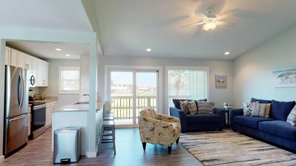 AH-C210 Newly remodeled 2nd Floor Condo, Close to Marina and Ferry