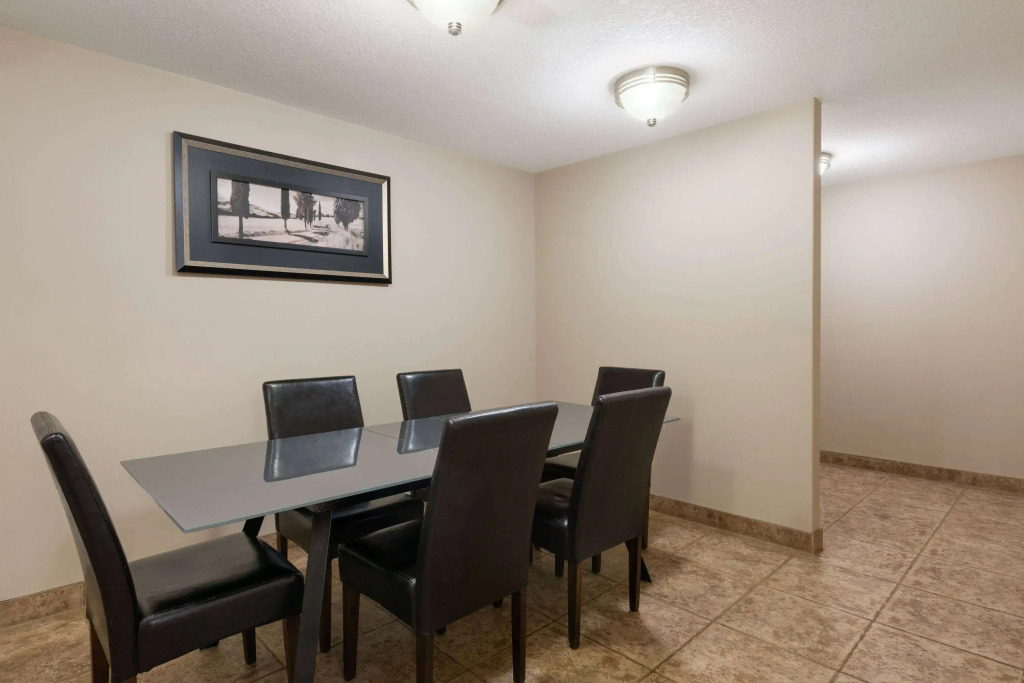 Super 8 by Wyndham Fort McMurray
