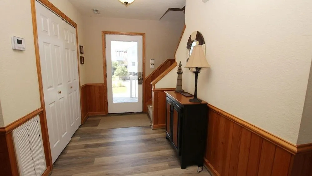 Moore Fun, Less Work - 6 Br home by RedAwning