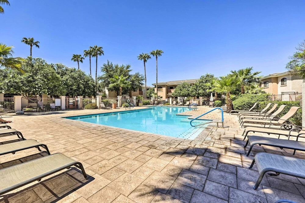Quiet Phoenix Condo Near Westgate & Hiking Areas