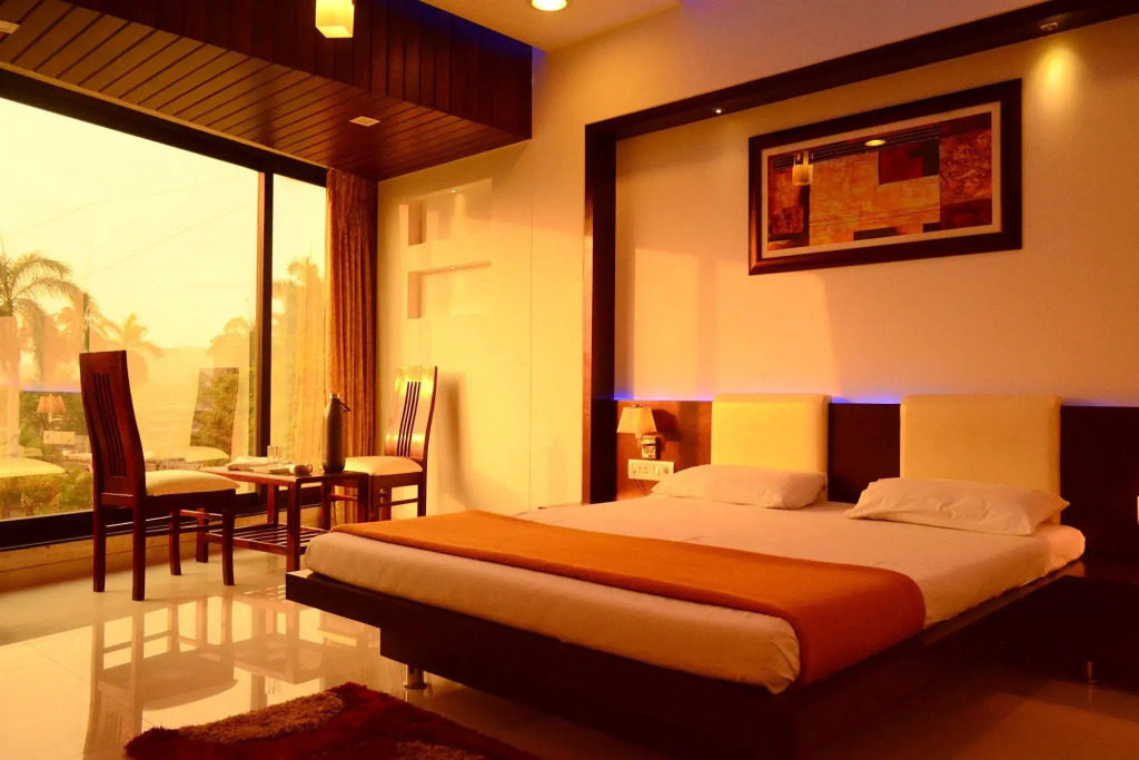 La Hotel Metro near BKC