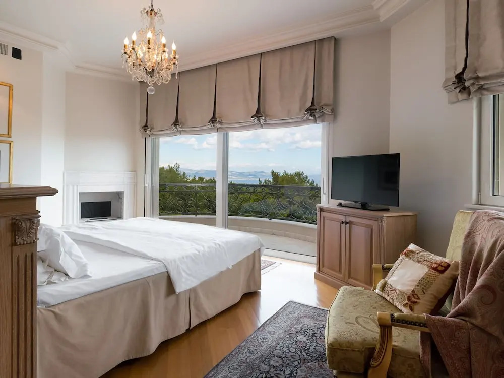 Beautiful Villa in Attica With Sauna